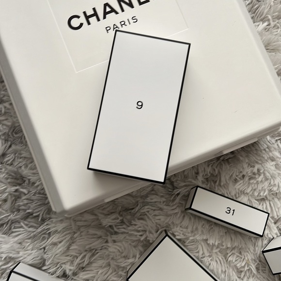 CHANEL advent calender box 9 - Picture 2 of 3